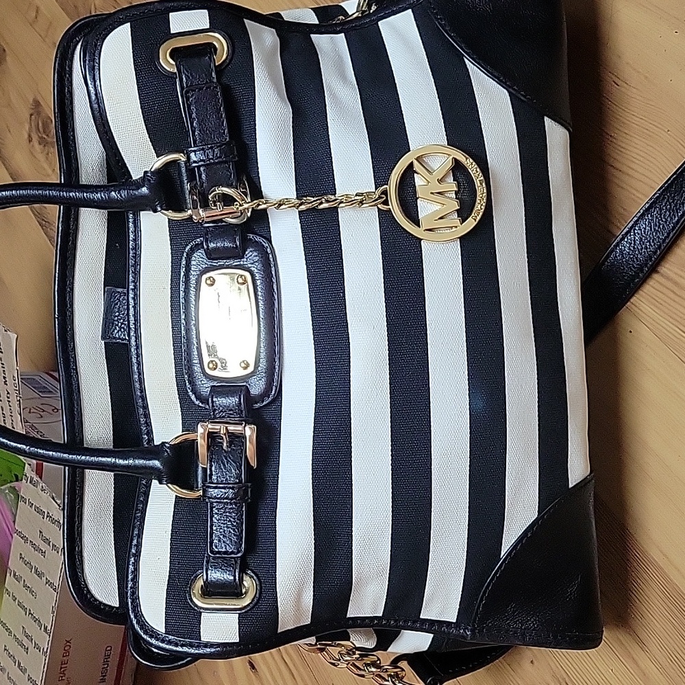 Michael Kors black and white striped bag. NWOT - Picture 2 of 8